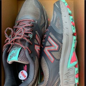 Brand NEW New Balance Trail Running Shoes WIDE